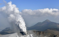 九州新燃岳火山再度喷发　烟雾升高达2300米