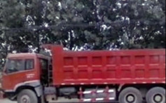 甘肃重型货车失控冲入农贸市场 至少6死14伤