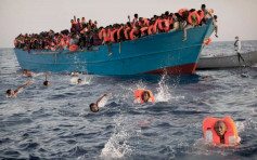 非洲难民船引擎爆炸翻沉 最少45人死亡