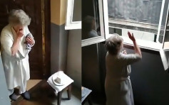 西班牙「锁国」邻居隔窗唱生日歌为80岁独居老人庆生