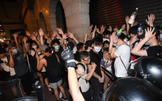 【反修例游行】摄影记者协会批评警员清场时谩骂指吓 作状挥警棍打记者