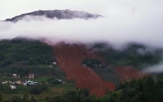 贵州水城县山泥倾泻21幢房屋被埋 13人遇难身亡