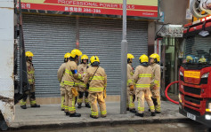 旺角大廈平台雜物起火 消防開喉救熄