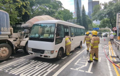 中区红棉道校巴冒烟起火 司机保母疏散落车