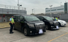 警放蛇打击非法跨境私家车 收$2000去深圳 拘4司机