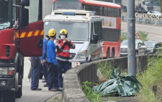 屯门公路男子伏尸山坡下 身旁遗拐杖 证为早前黄大仙失踪巴汉