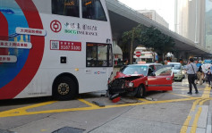 中環的士與城巴迎頭相撞 巴士女乘客受傷