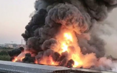 上海工廠原料倉庫起火 火勢超猛黑煙衝天