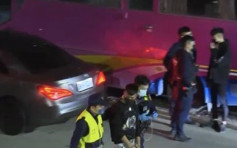 台北40黑衣汉殴斗 警一度擎枪制止拘36人
