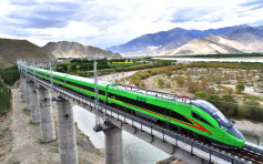 复兴号动车组首驶青藏铁路 西宁至格尔木最快4.8小时可达 七月份通车