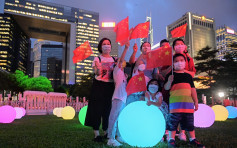添馬公園舉辦「光影3D耀維港」表演 過百市民進場觀看