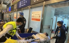 新疆男童斷臂 爸哭求下航班折返接載烏魯木齊醫院駁回