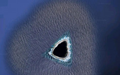 Google地图现神秘小岛 岛中央被涂黑惹猜测