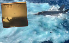 美军F-35C战机坠南海最新画面曝光 航母甲板上著火碎片横飞