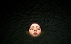西班牙河道现「少女遇溺」诡异头像 背后藏深层寓意