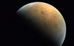 阿联酋探测器传回首张火星影像 奥林匹斯火山现真身