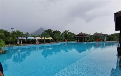 广州7岁女童泳池遇溺不治 父母反被酒店起诉：你也有责任