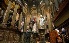 著名男高音米兰大教堂独唱表演 吸引逾2千万人观看