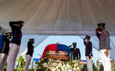 海地總統莫伊茲舉行國葬 場外傳槍聲美代表團急回國