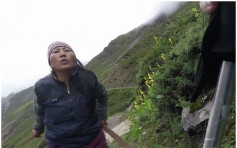 【去片】英母子遊尼泊爾向茶館老闆娘殺價 遭持雙木板追打