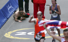 波士頓馬拉松 退伍美軍腳傷爬到終點