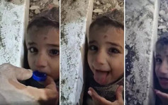 土耳其地震｜受困瓦礫堆45小時 男童喝第一口水露堅強微笑
