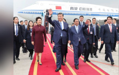习近平抵河内开始越南访问  总理范明政机场亲迎