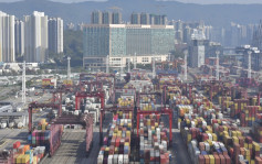 去年12月本港进出口货值按年升一成一 录599亿元逆差