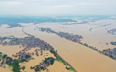 江西鄱阳14座堤漫或溃决 村民叹：比98年洪水严重