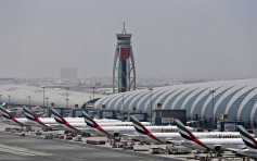 阿聯酋航空宣布周三起停飛所有客運航班