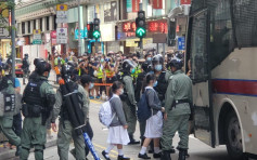 【國歌法】網民號召九龍遊行 防暴警朗豪坊外帶走多人