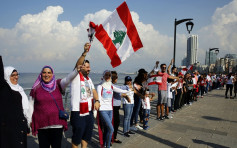 黎巴嫩示威者組170公里人鏈 橫跨全國象徵團結