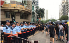 【尖沙嘴游行】警方北京道布防 阻止示威者进入广东道