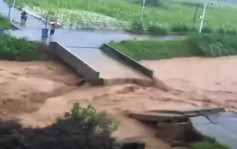 梅州暴雨｜至少5人遇難15人失蹤   cctv直擊洪水沖斷橋