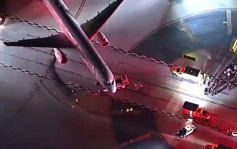接驳巴士与拖行客机碰撞 洛杉矶机场5人受伤