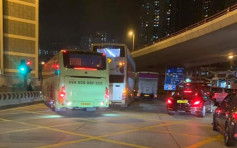 龙翔道近彩虹邨巴士货车相撞 一带挤塞