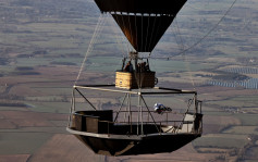 單車｜BMX車手表演 離地2000呎熱氣球下花式踩車