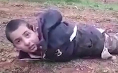 IS童兵发动突袭反被擒 躺地问「你会射杀我吗？」