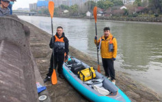 兩大叔划小型充氣船沿運河去北京 6小時划5公里後被攔截