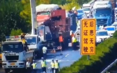 国庆车潮宁洛高速17车浓雾中相撞 酿10死7人伤