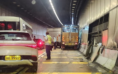 香港仔隧道貨車越線撼運魚車 司機受傷送院
