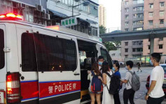 警九龍城掃黃 放蛇突擊搜查拘兩內地女
