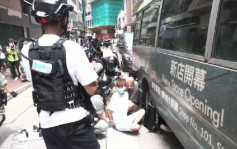 【国安法】防暴警铜锣湾举蓝旗驱散人群 逾30人被捕