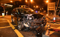 葵涌十字路口兩車迎頭相撞 6人受傷