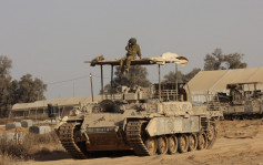 以军再炸加沙中部难民营致17死  坦克飞机狂轰拉法多区