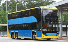 全港首輛雙層電能巴士抵港 新巴城巴：投入日期路線稍後公佈