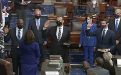 美国民主党3名参议员正式宣誓就职 国家情报总监提名获通过