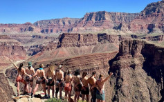 美国科罗拉多州兴起女子拍裸背行山照 体验解放自己