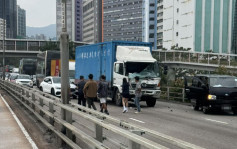 荃灣路5車相撞 輕貨司機受傷送院