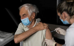 法國為80歲以上長者打第4針疫苗 周一起放寬口罩令